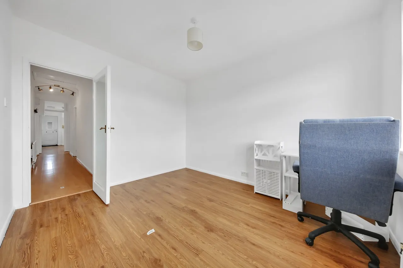 167A Longwood Gardens, Ilford, Greater London, IG5 0EN, photo 12