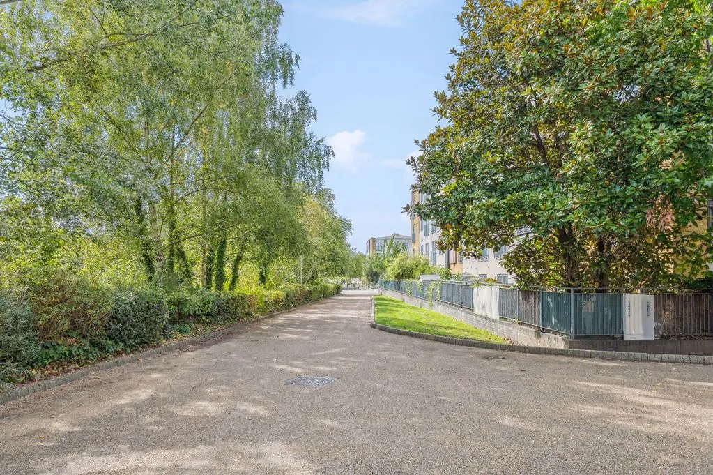 Taywood Road, Northolt, UB5, photo 15