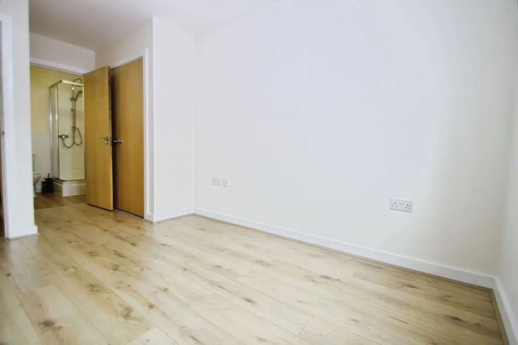 Taywood Road, Northolt, UB5, photo 9