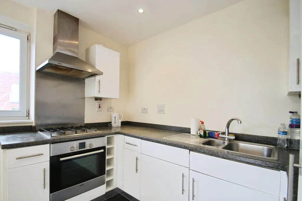Taywood Road, Northolt, UB5, photo 8