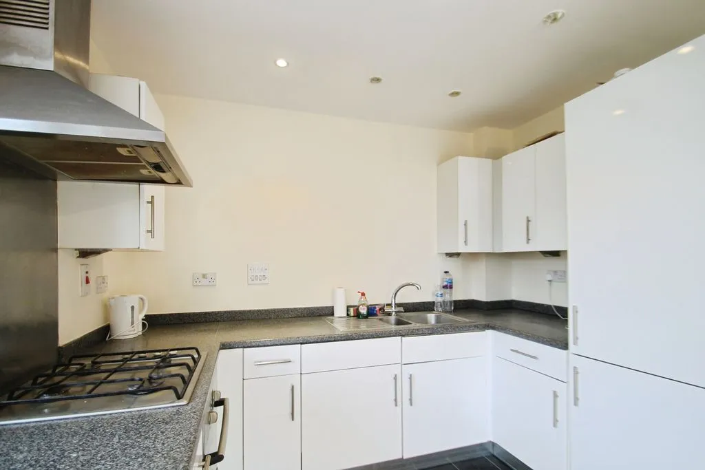 Taywood Road, Northolt, UB5, photo 11