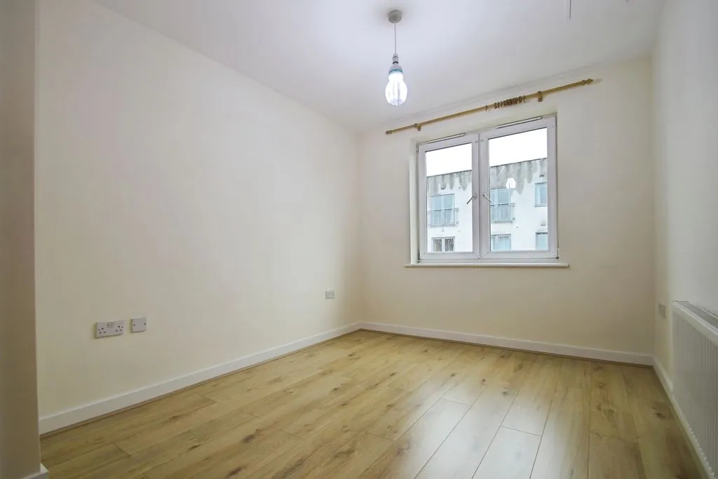 Taywood Road, Northolt, UB5, photo 4
