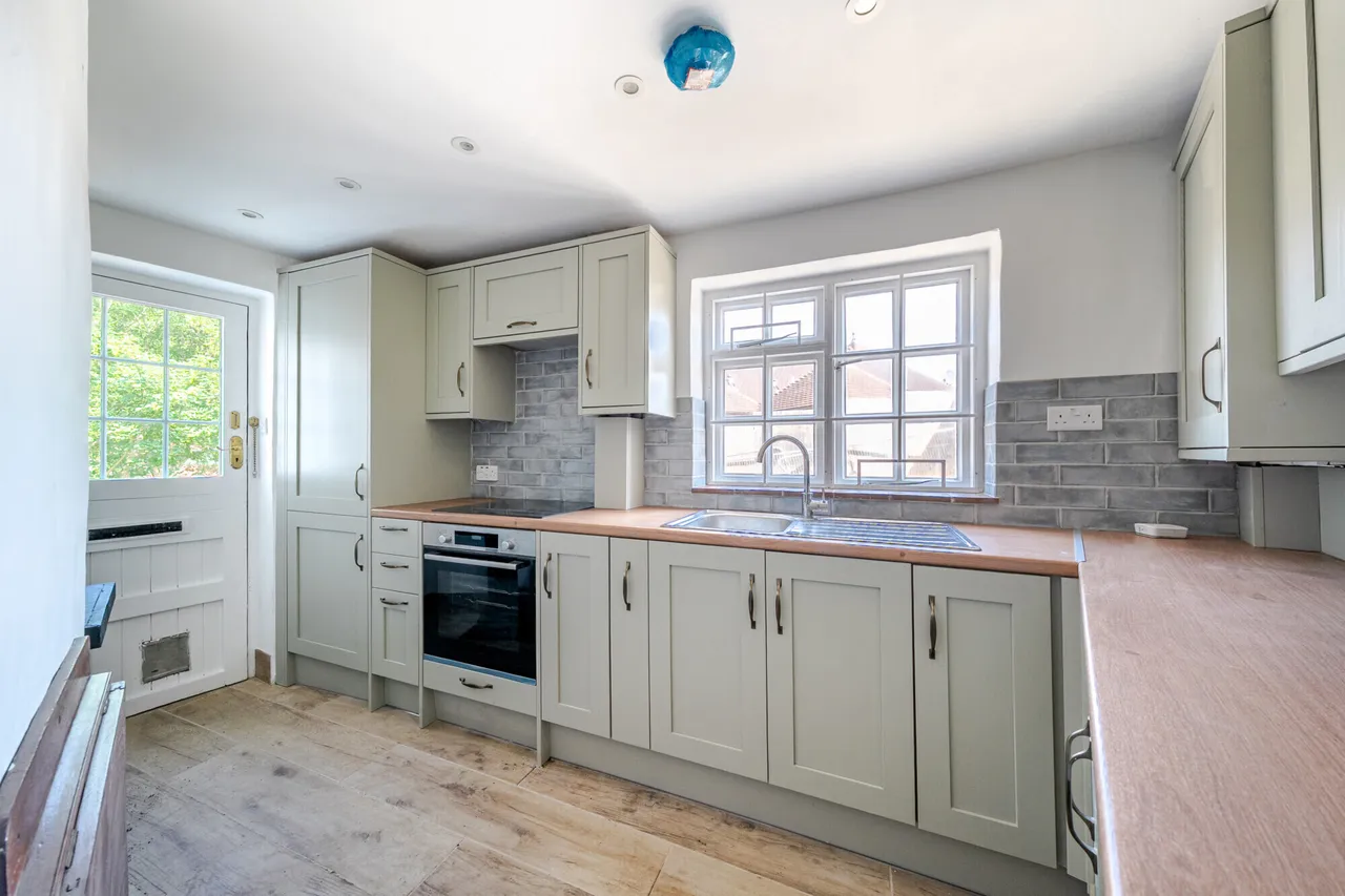 Ockford Road, Godalming, GU7, photo 2