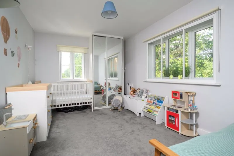Alderson Grove Hersham, Walton-On-Thames KT12 5EG, photo 8