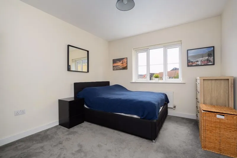 Alderson Grove Hersham, Walton-On-Thames KT12 5EG, photo 7