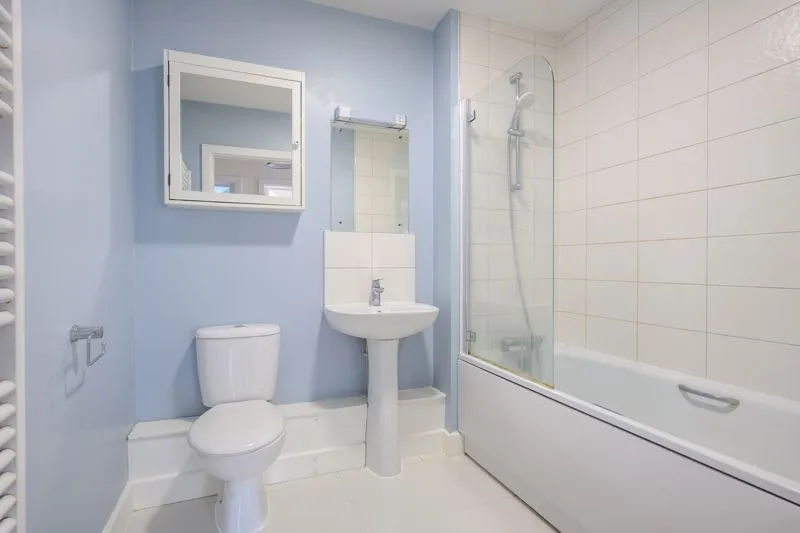 Alderson Grove Hersham, Walton-On-Thames KT12 5EG, photo 9
