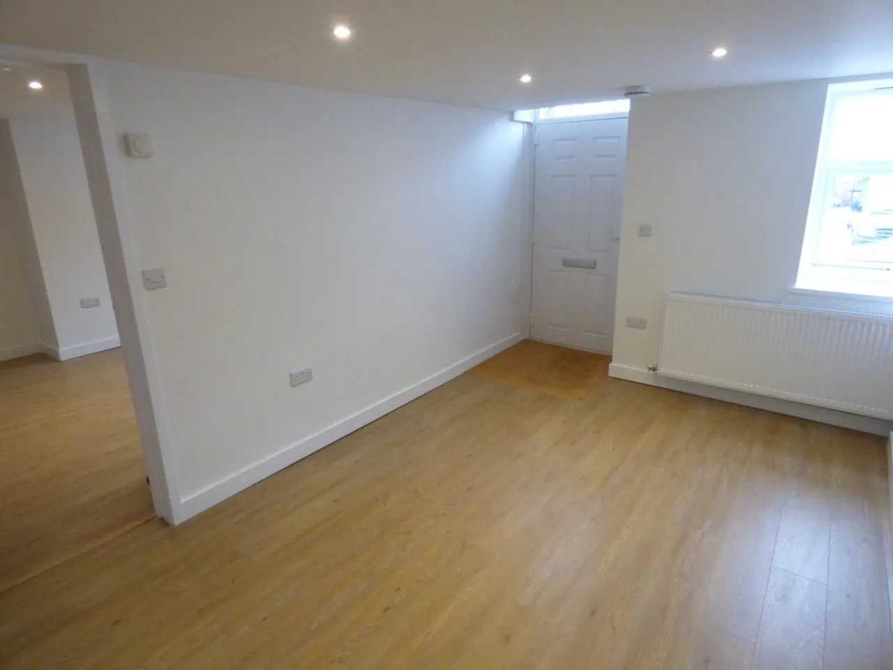 Warminster Road, Westbury, photo 6