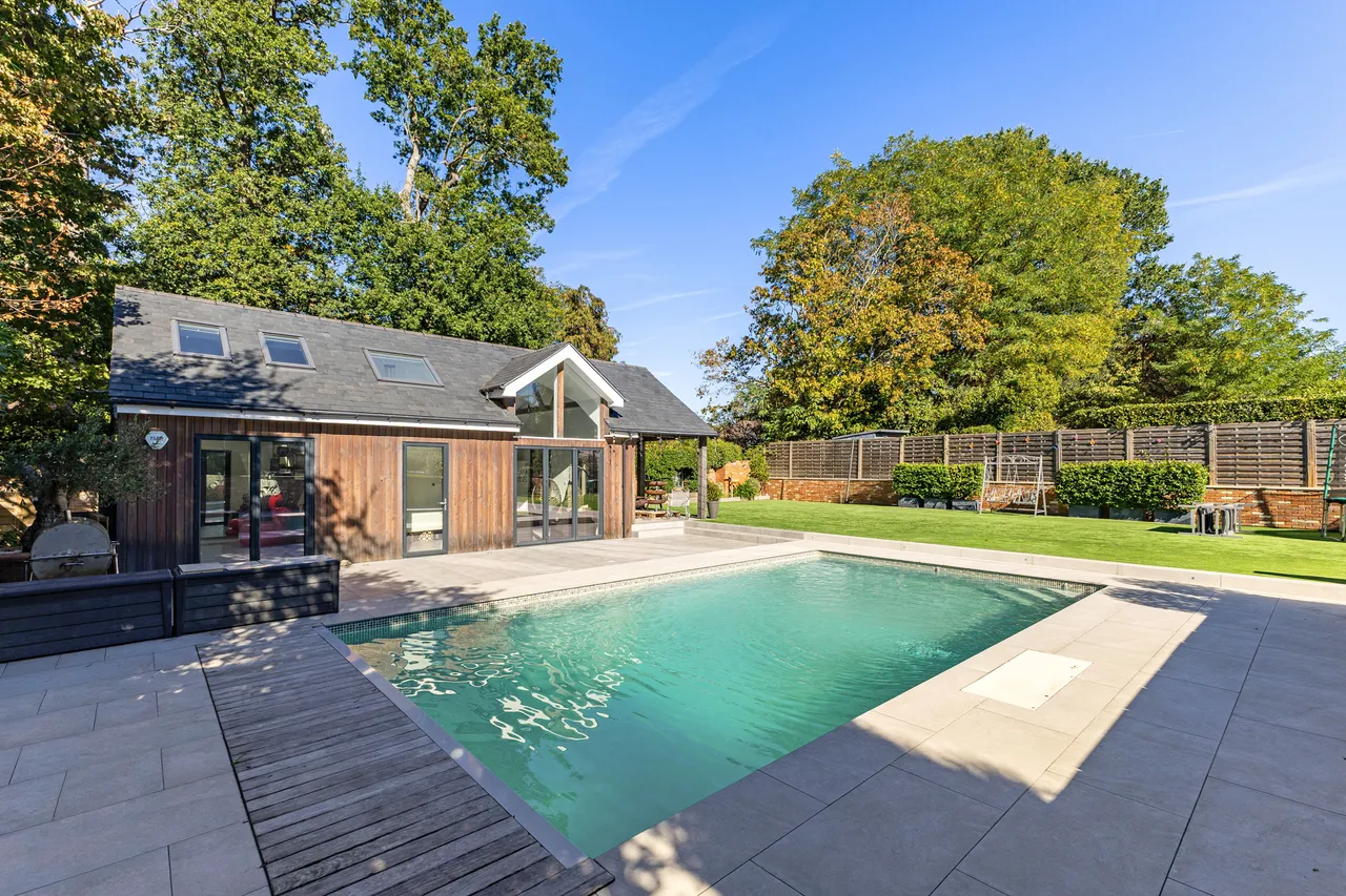 Benfleet Close, Cobham, KT11, photo 23