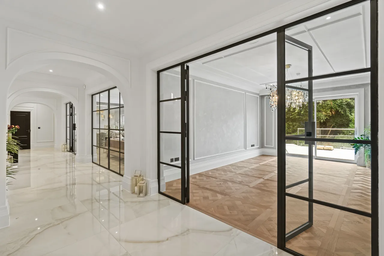Benfleet Close, Cobham, KT11, photo 12