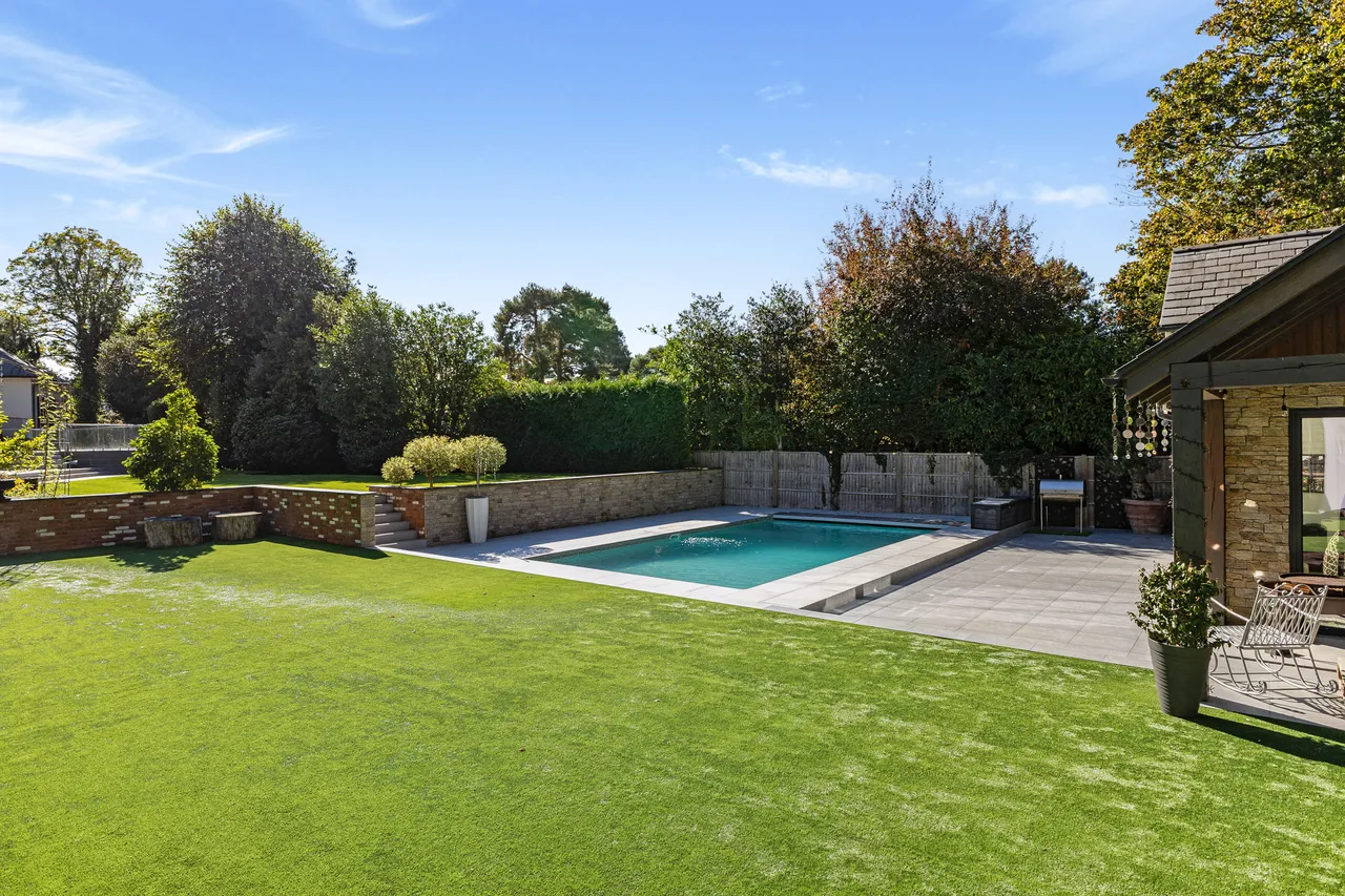 Benfleet Close, Cobham, KT11, photo 24