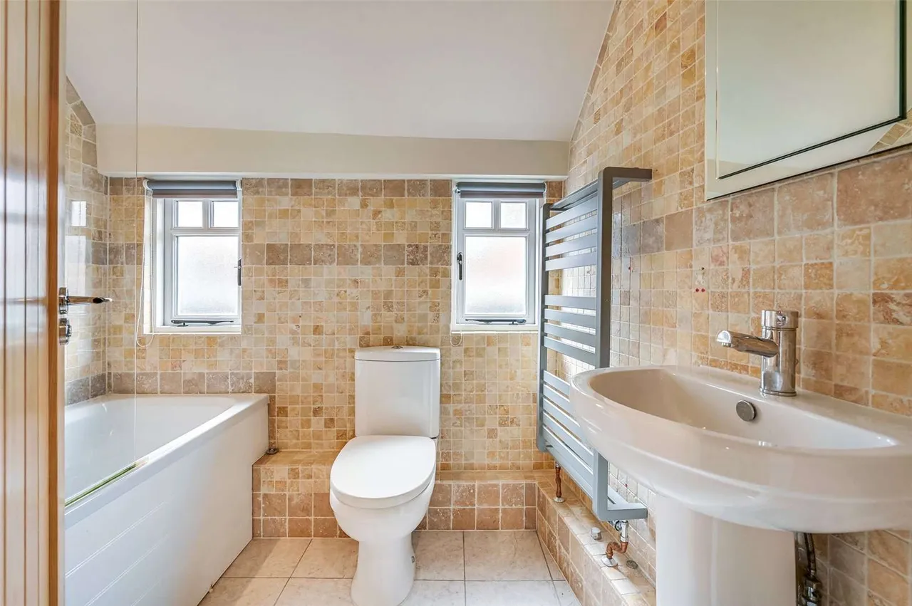 Fryerning Lane, Ingatestone, Essex, CM4 0DA, photo 6