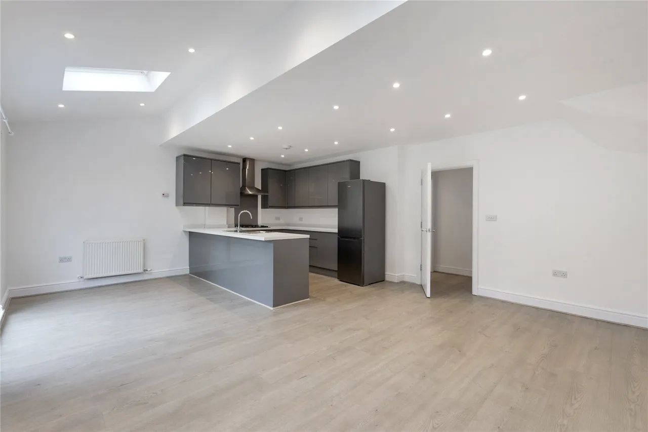 Ravenswood Avenue, Surbiton, KT6, photo 2