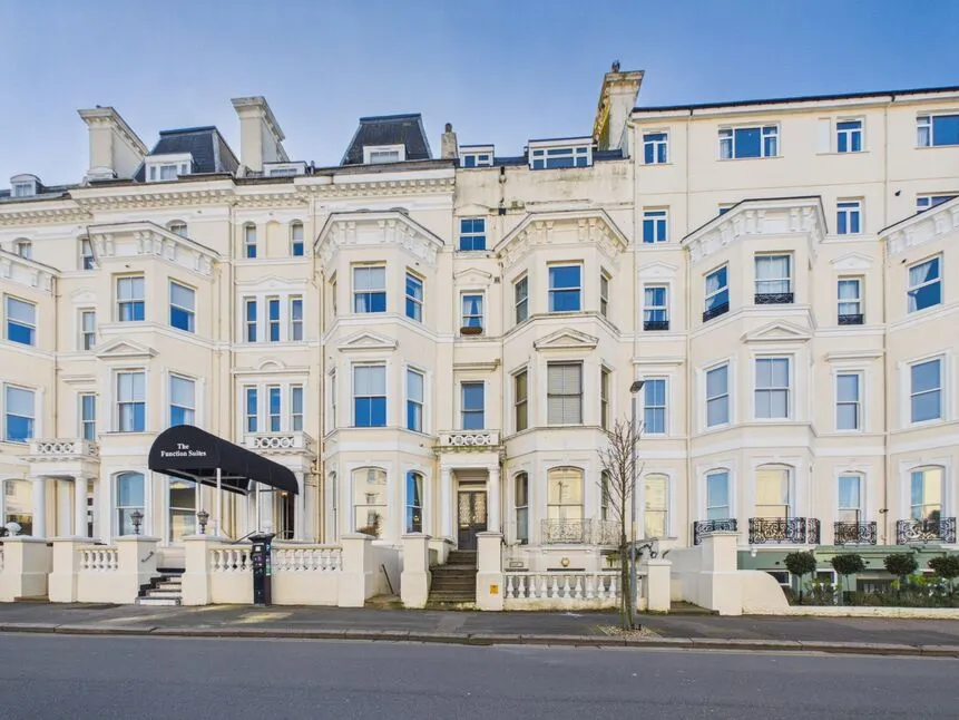 2 bed flat for sale, Clifton Gardens, Folkestone, CT20