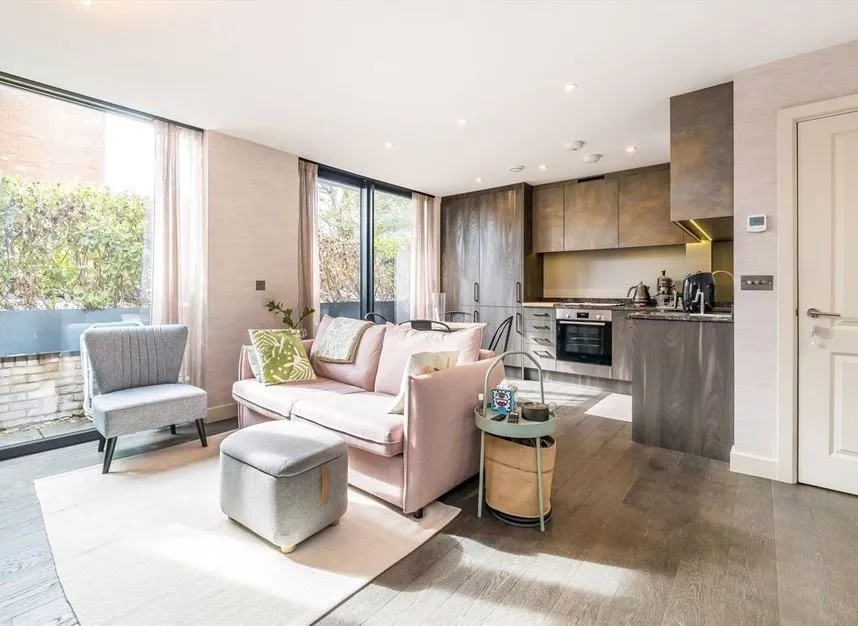 Essex Park Mews, Acton, W3, photo 4