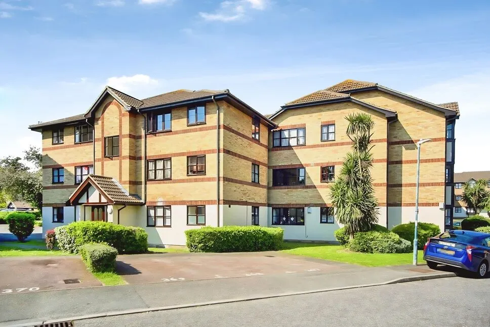 2 bed flat for sale — Calshot Court, Osbourne Road, Dartford, DA2