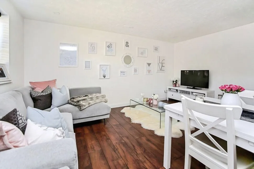 Calshot Court, Osbourne Road, Dartford, DA2, photo 2