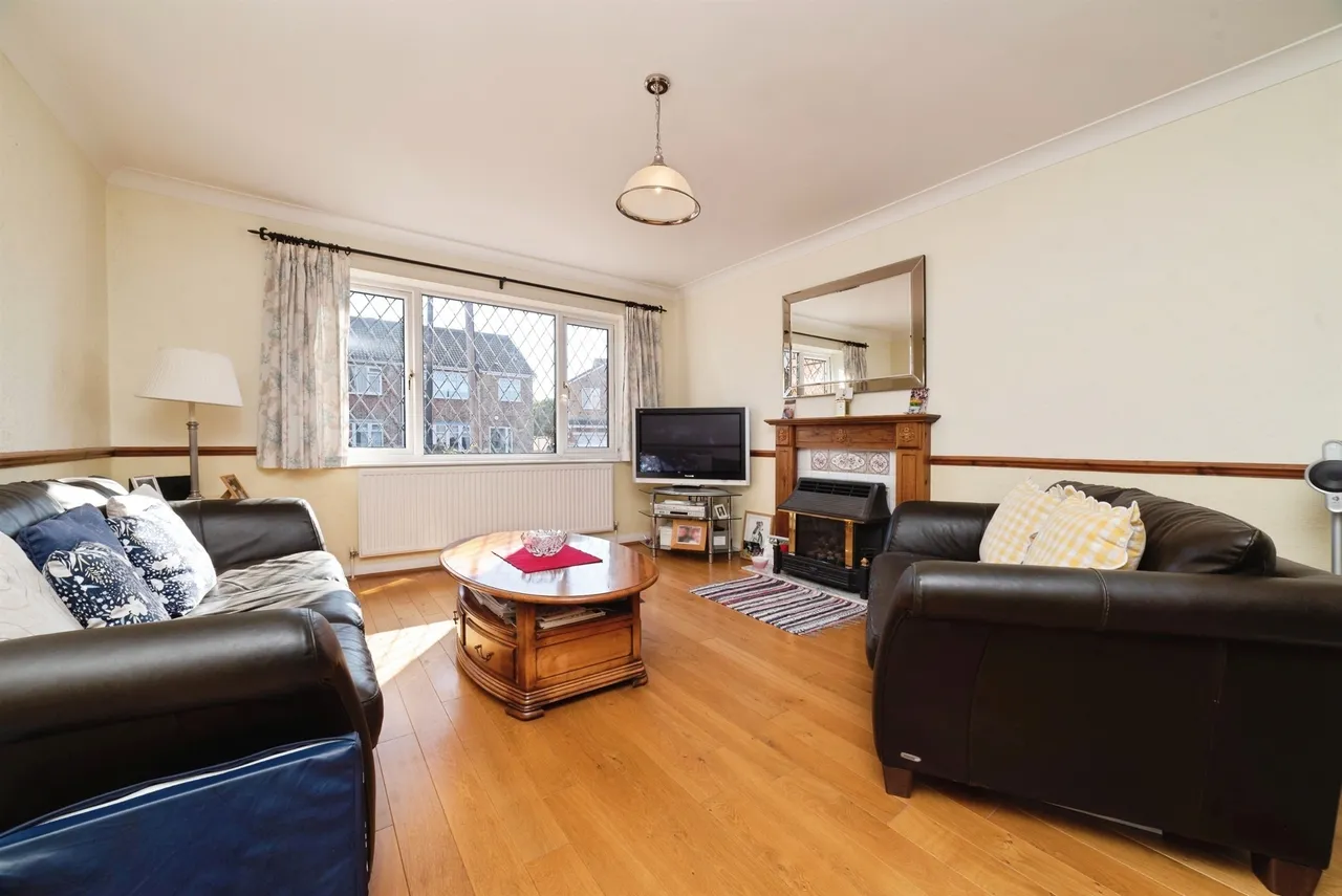 Churchill Avenue, COTTINGHAM, photo 3