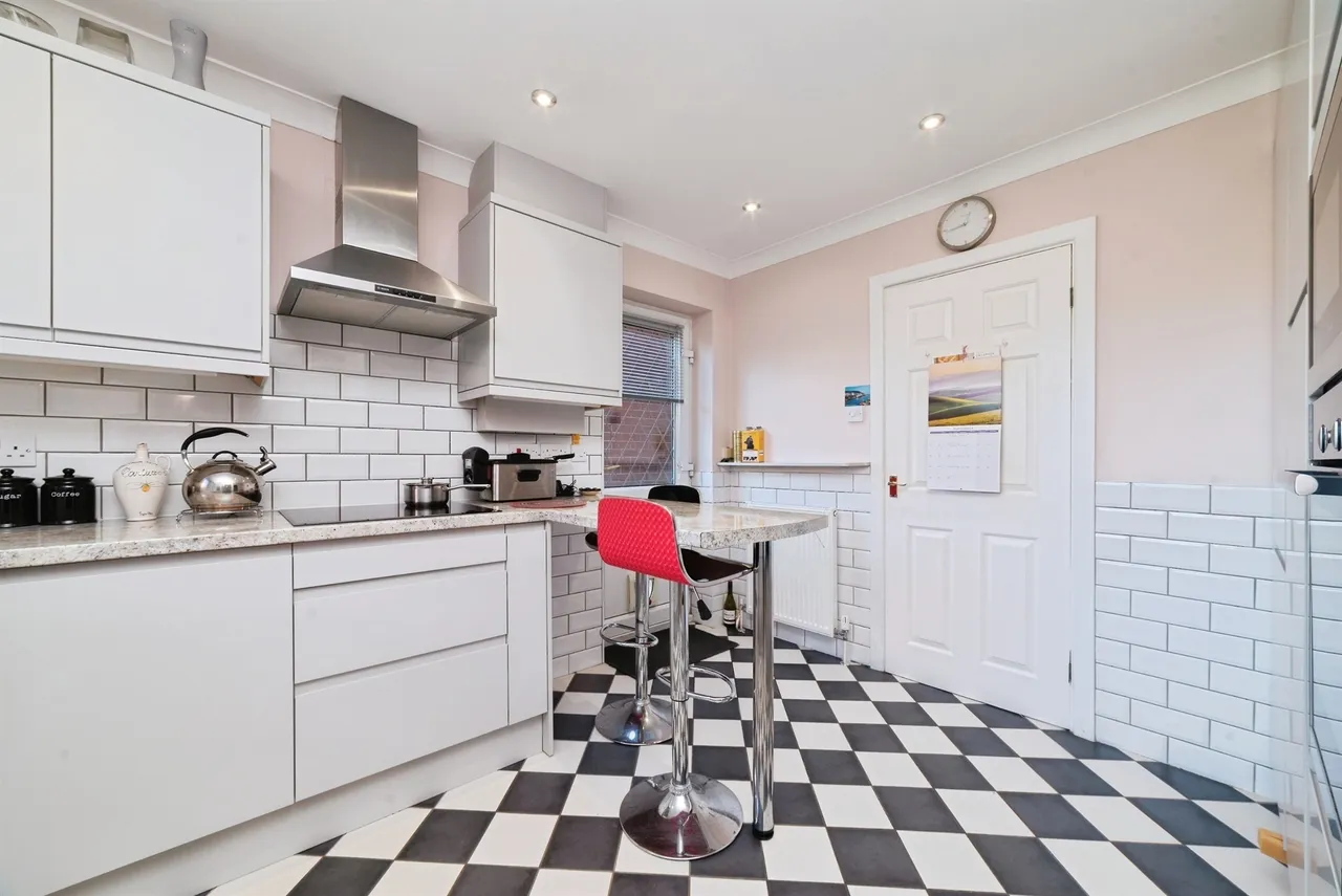Churchill Avenue, COTTINGHAM, photo 8