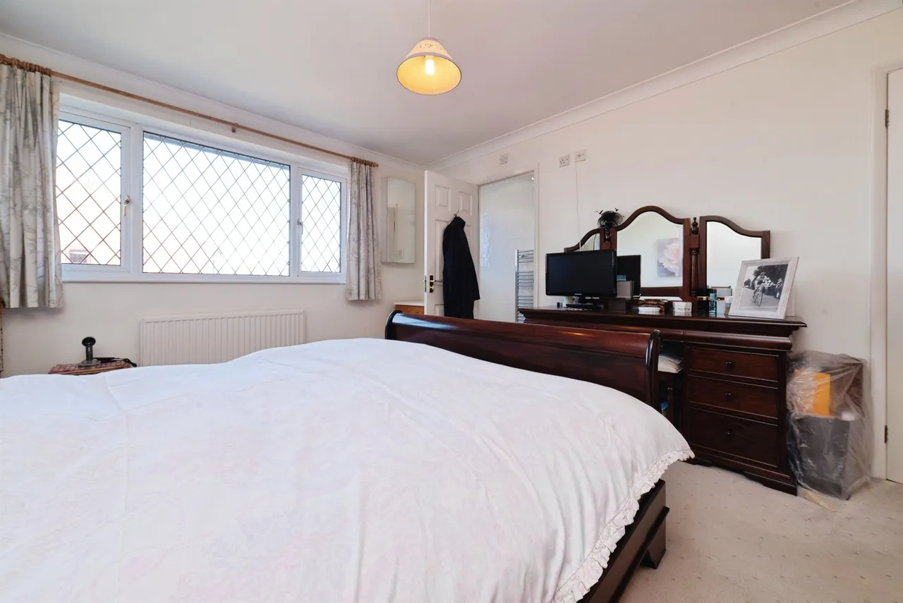 Churchill Avenue, COTTINGHAM, photo 11