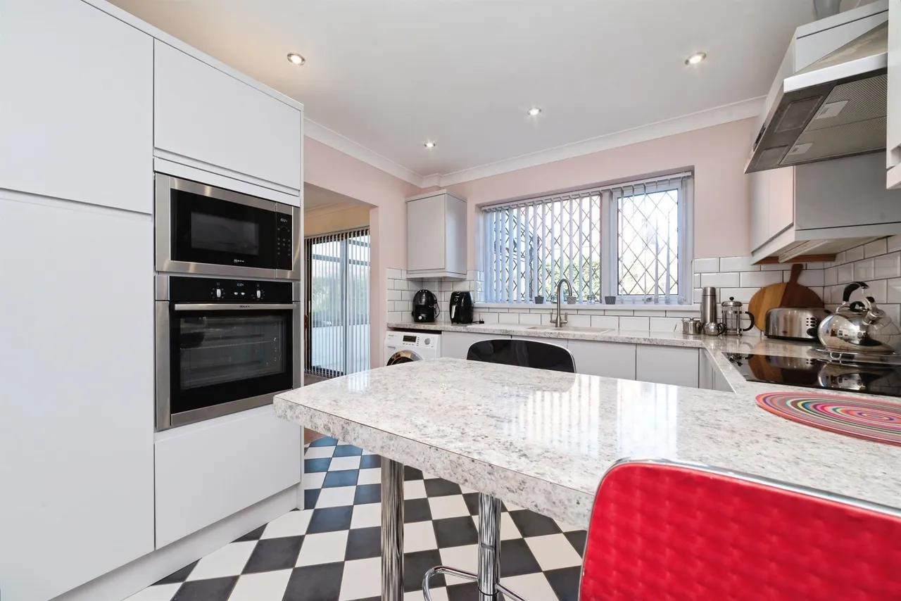 Churchill Avenue, COTTINGHAM, photo 7