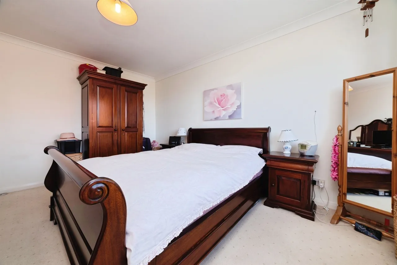 Churchill Avenue, COTTINGHAM, photo 12