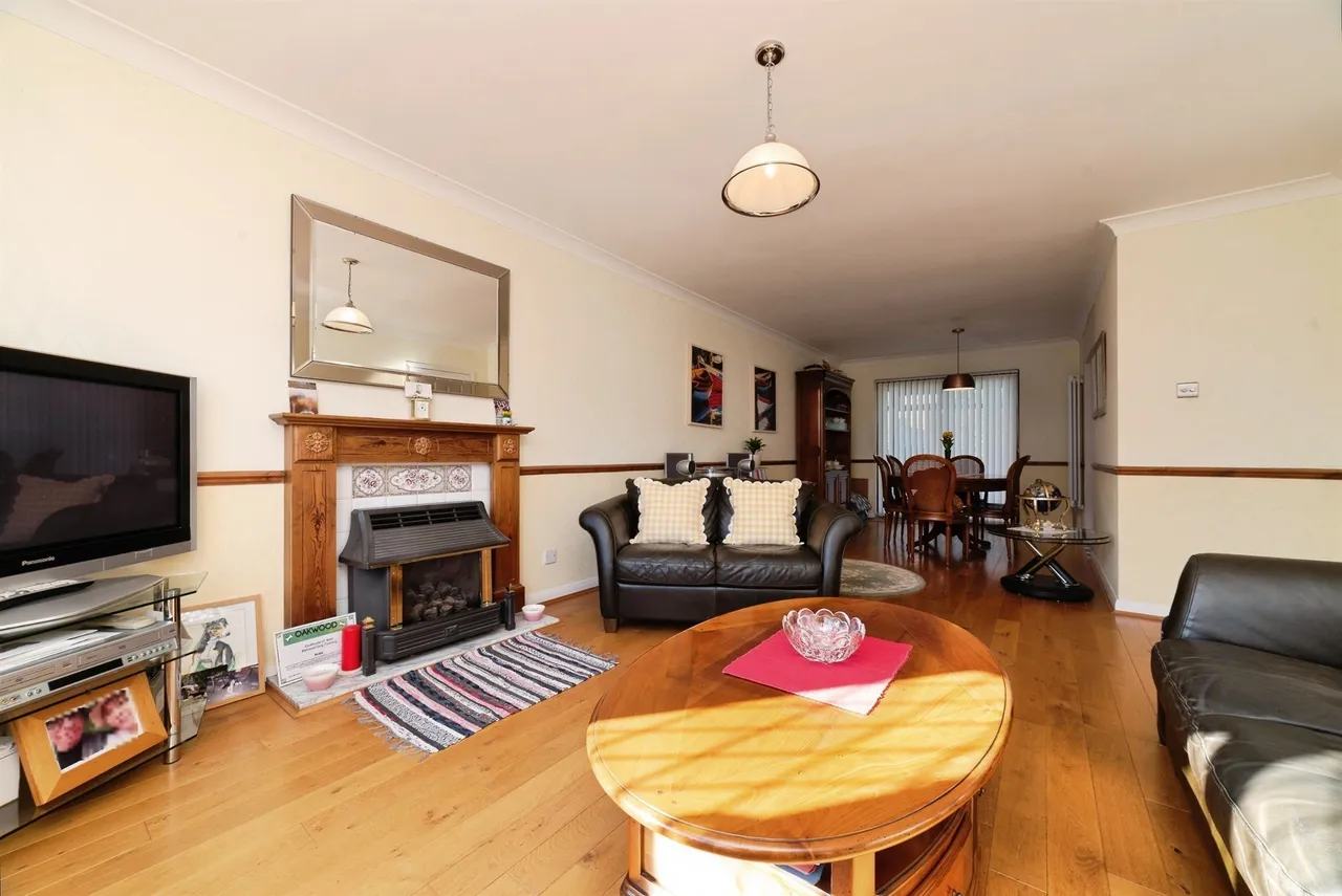 Churchill Avenue, COTTINGHAM, photo 4