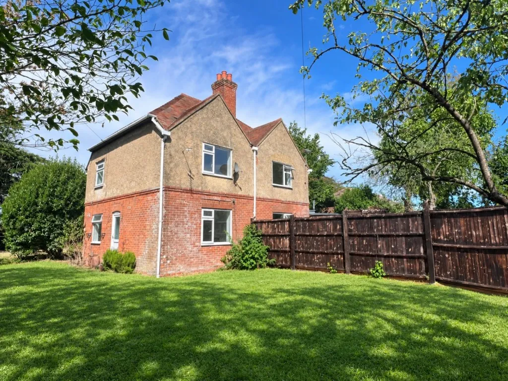 2 bed house to rent, Cottages Christchurch Road, Downton