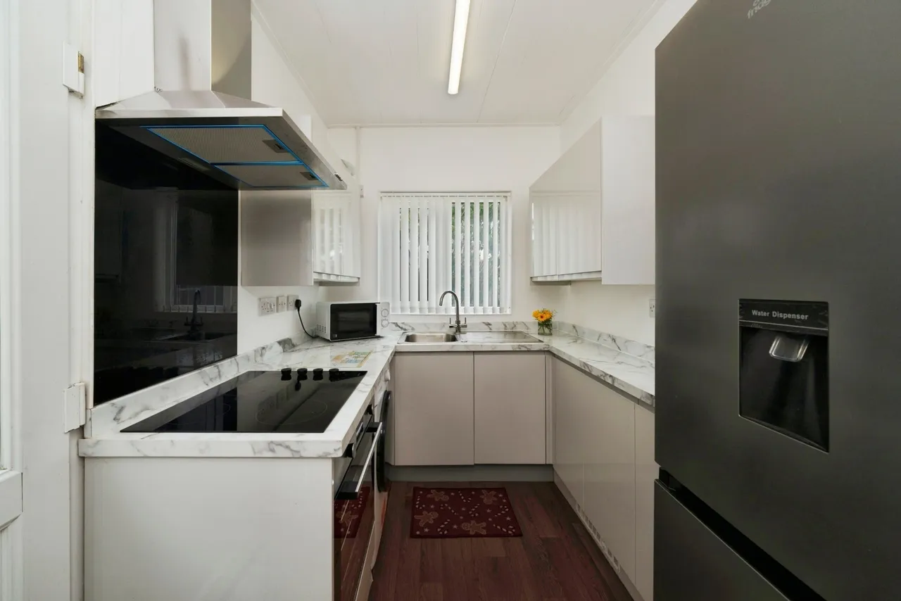 Chester Road, Whitby, CH66, photo 4