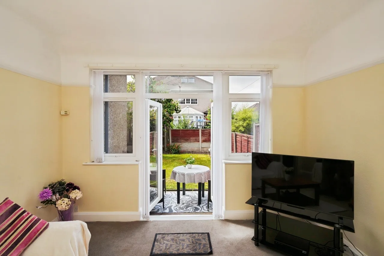 Chester Road, Whitby, CH66, photo 9