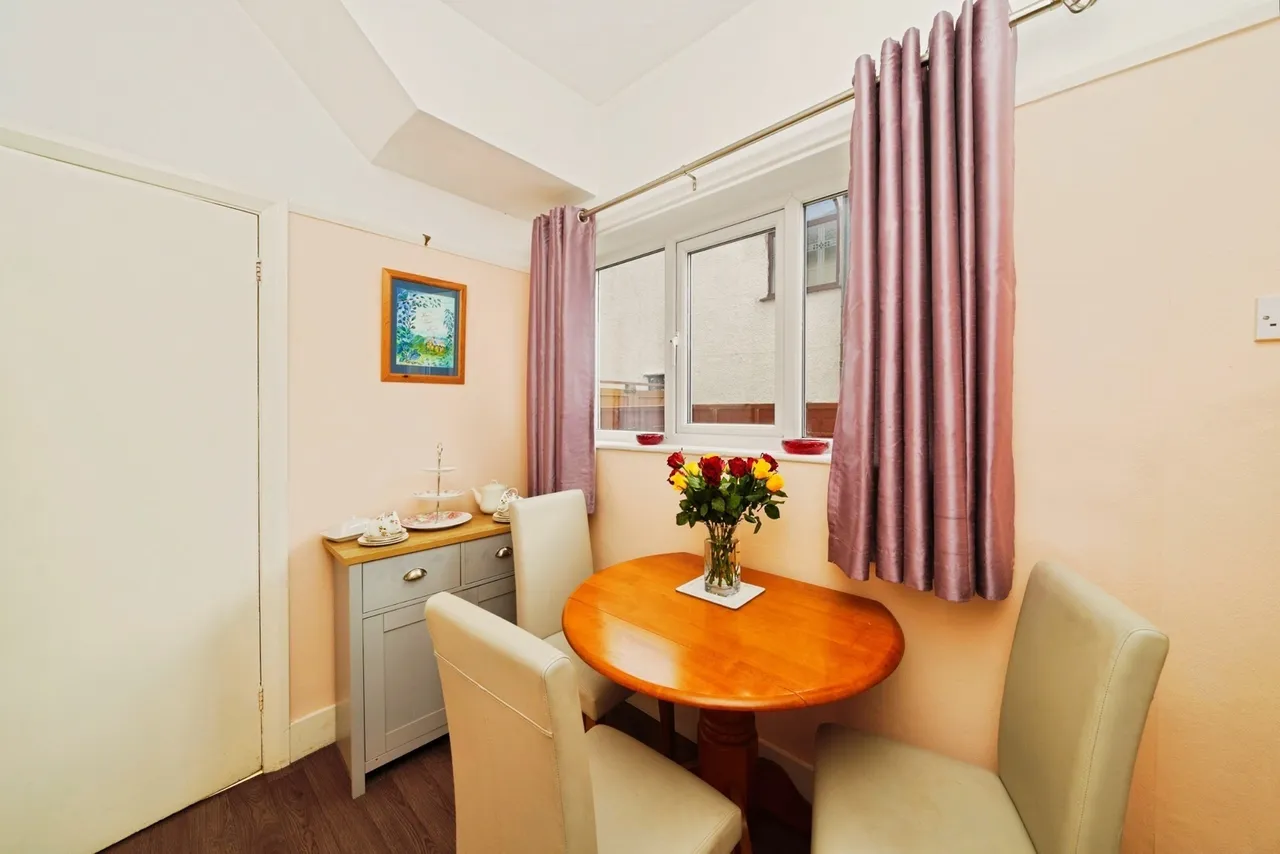Chester Road, Whitby, CH66, photo 5