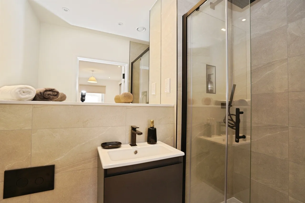 Apartment Eight, Viciniti Court, AL1, photo 7