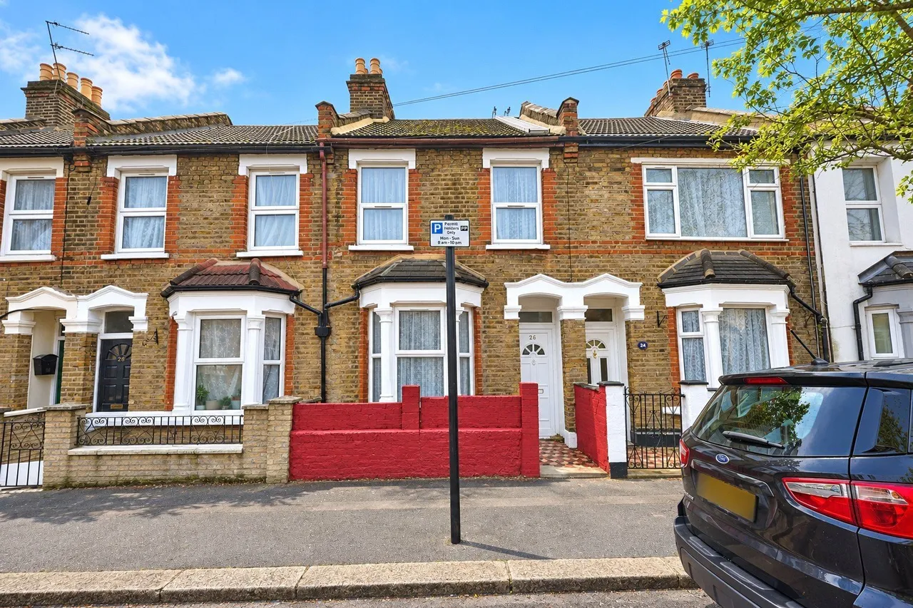 2 bed house for sale, Brock Road, London, E13