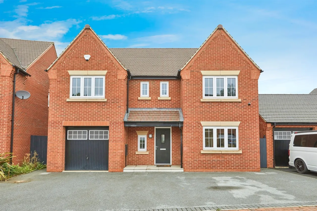 5 bed house for sale — Sandal Close, Boulton Moor, Derby