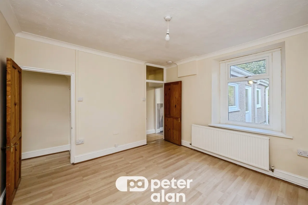 Henfaes Road, Neath, SA11, photo 5