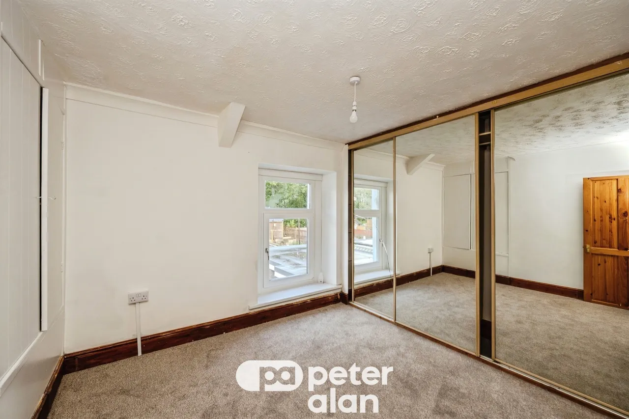 Henfaes Road, Neath, SA11, photo 4