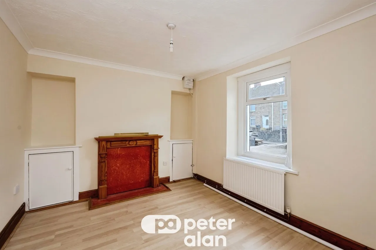 Henfaes Road, Neath, SA11, photo 2