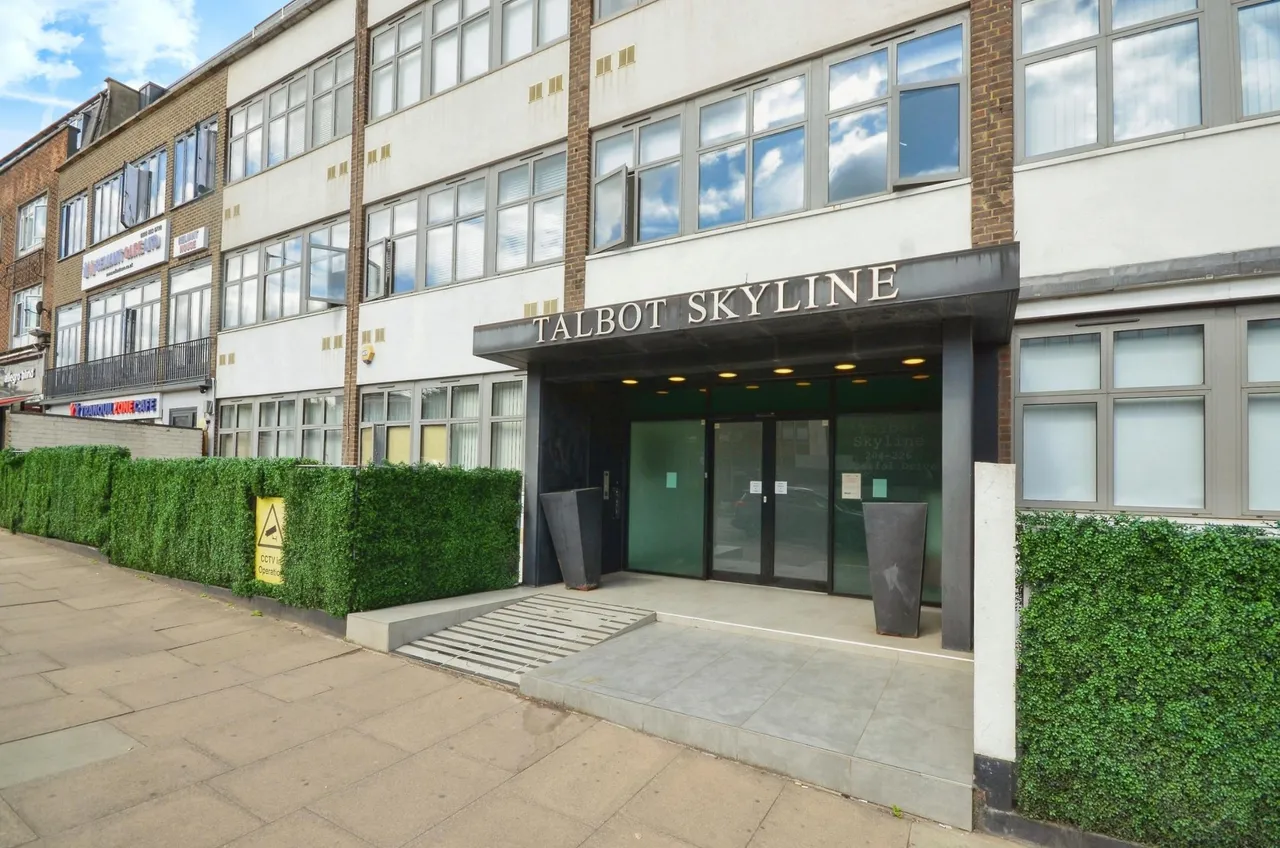 Imperial Drive, Harrow, HA2, photo 12