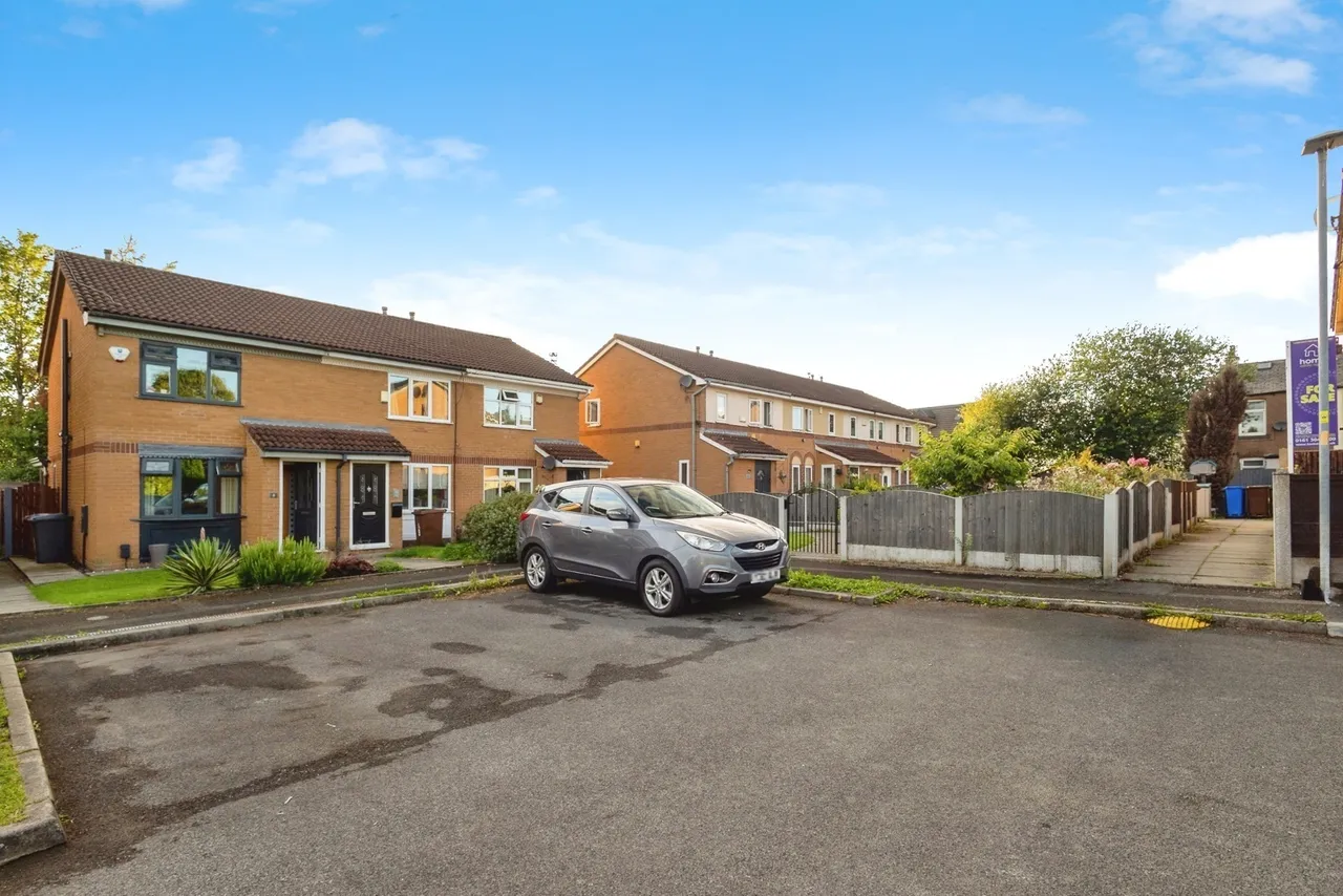 Wells Court, DUKINFIELD, Cheshire, SK16, photo 16