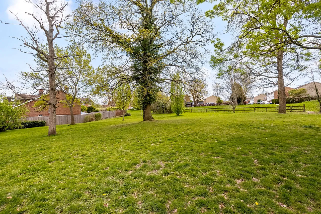 Larch Way, Haywards Heath, RH16, photo 10