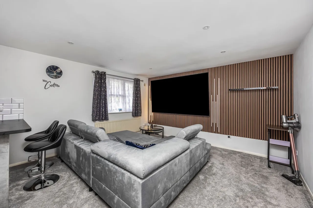 Larch Way, Haywards Heath, RH16, photo 5
