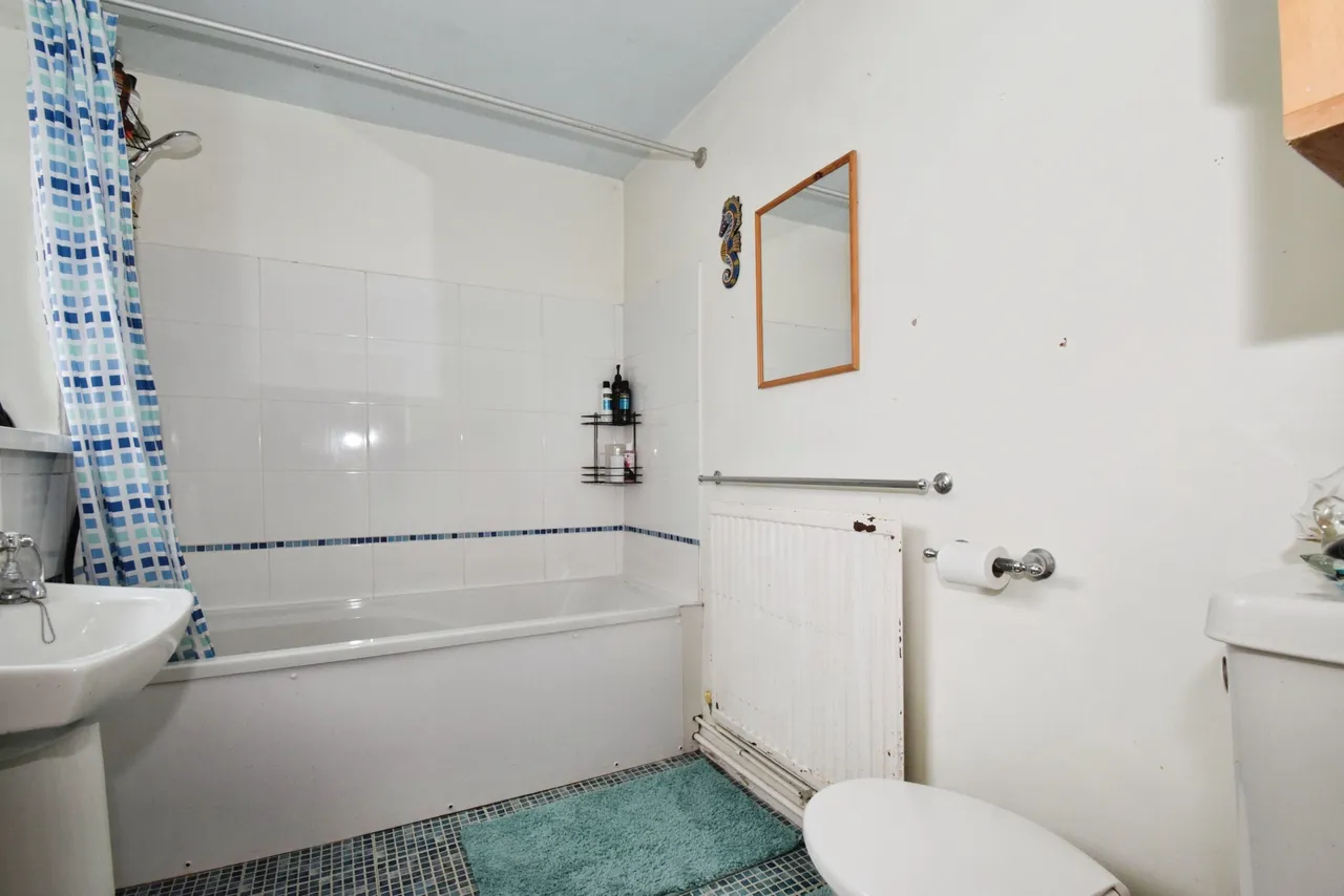 Knighton Fields Road East, Leicester, LE2, photo 12