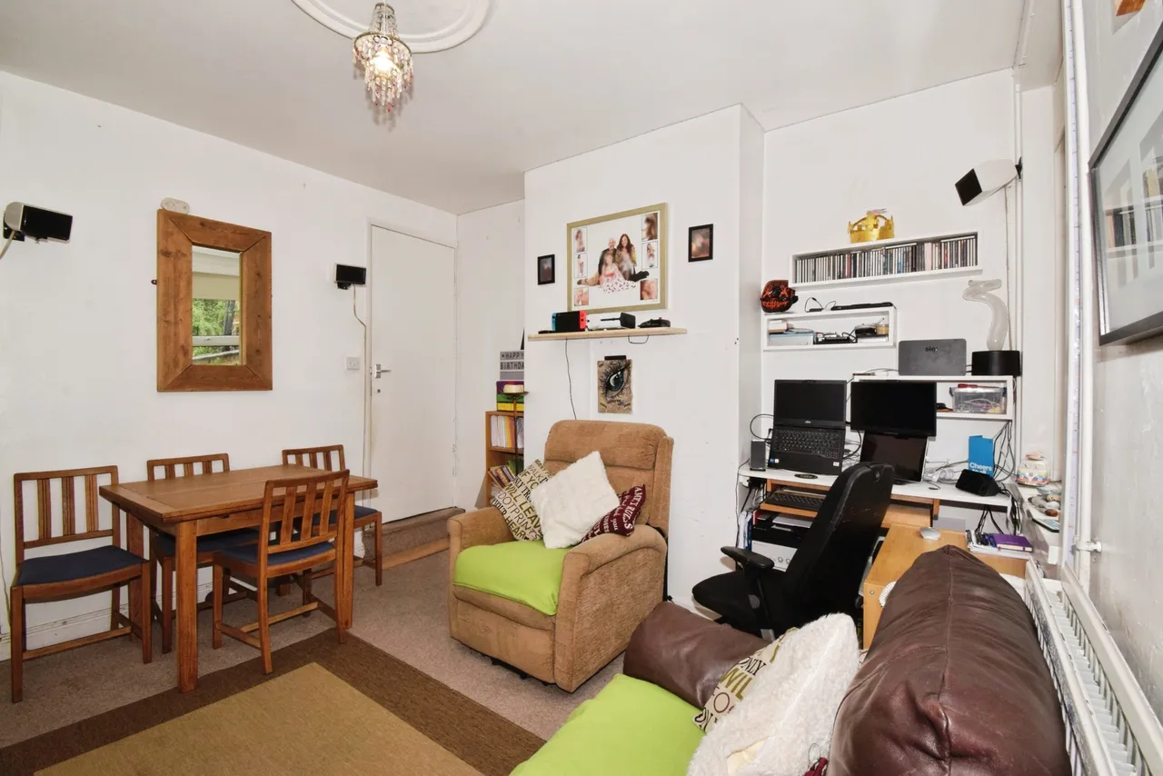 Knighton Fields Road East, Leicester, LE2, photo 5