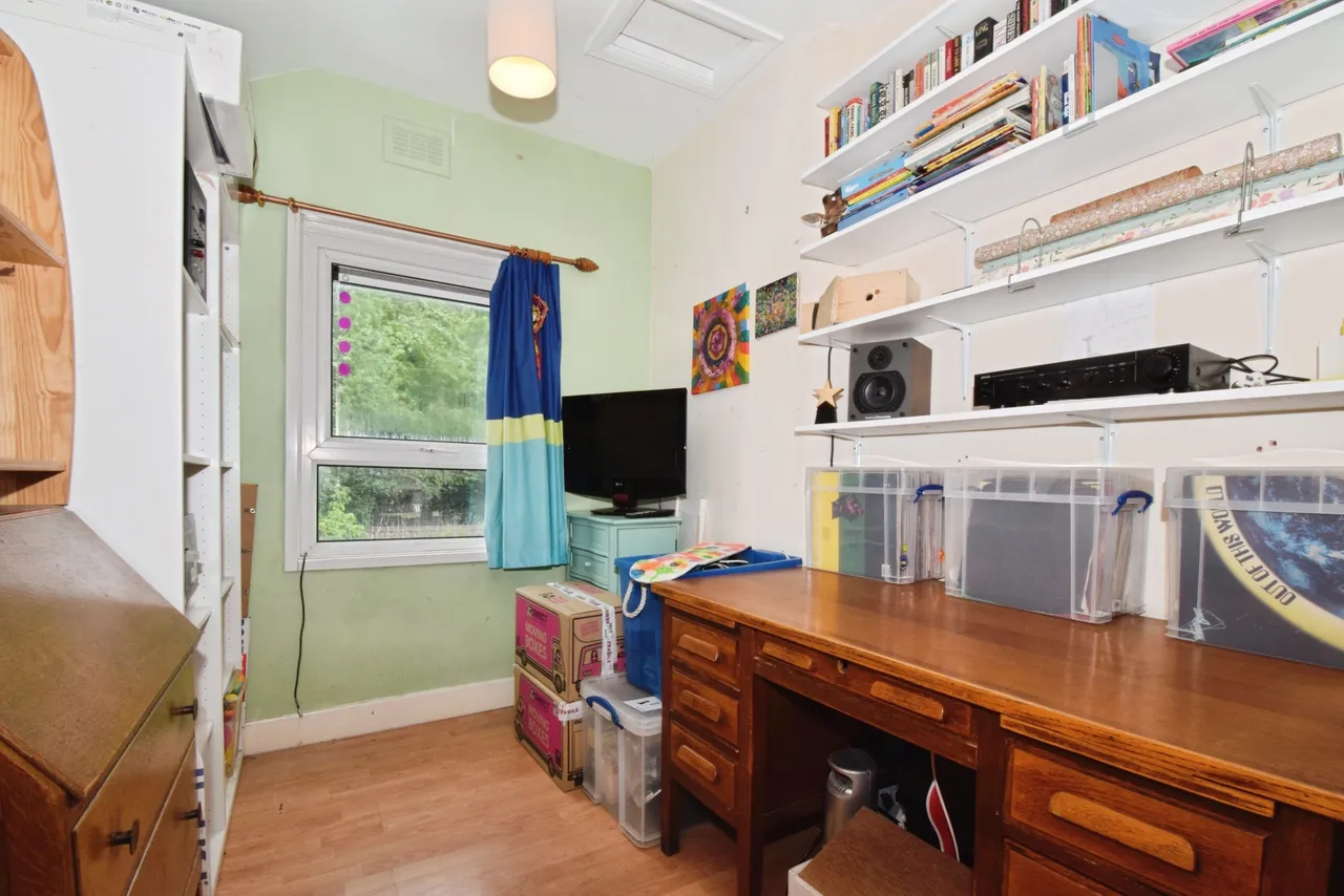 Knighton Fields Road East, Leicester, LE2, photo 8