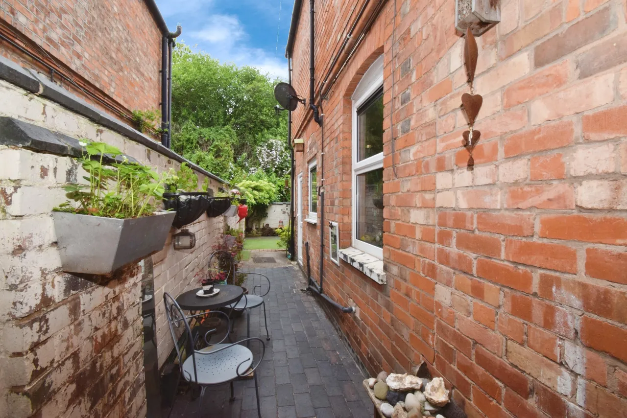 Knighton Fields Road East, Leicester, LE2, photo 14