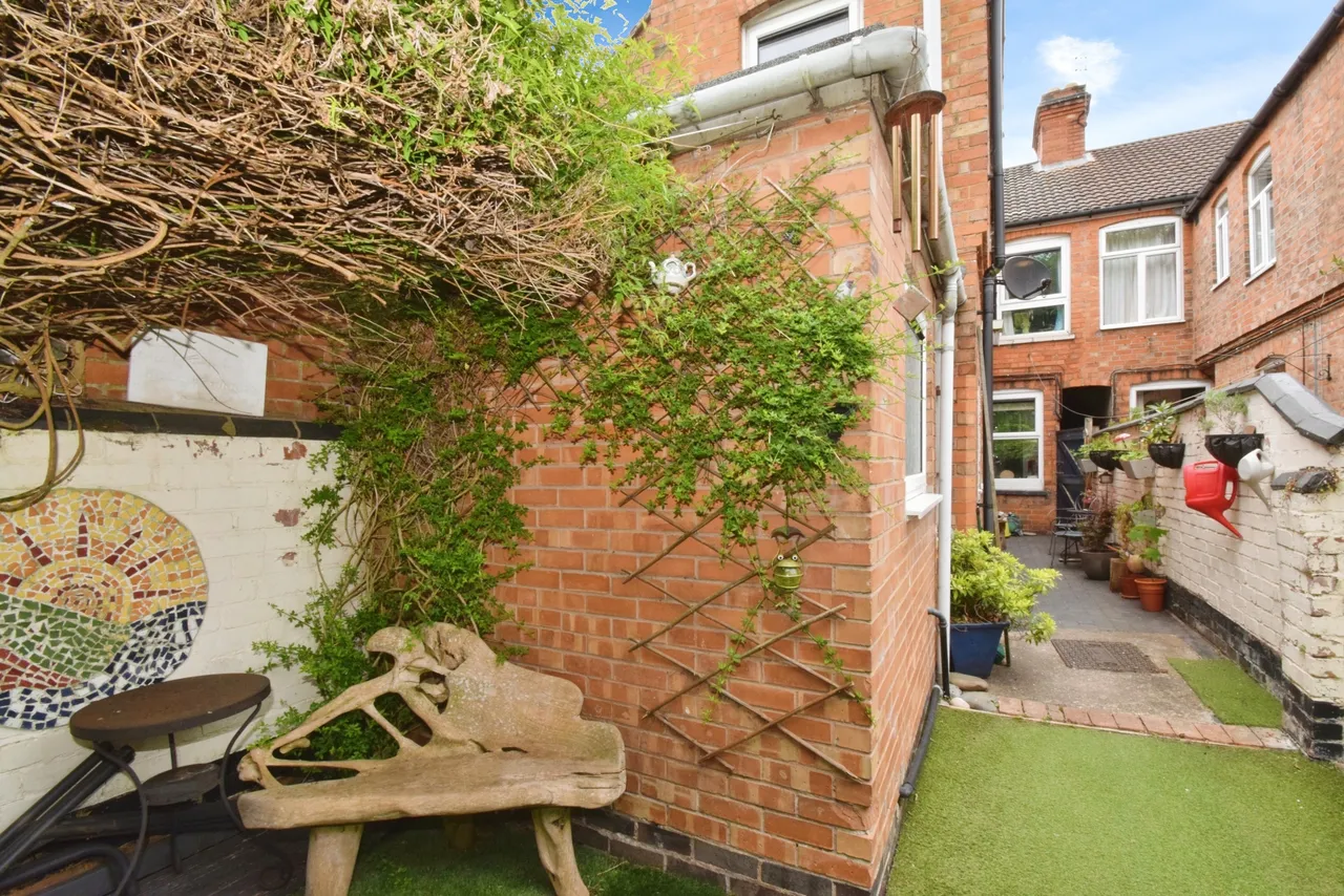 Knighton Fields Road East, Leicester, LE2, photo 15