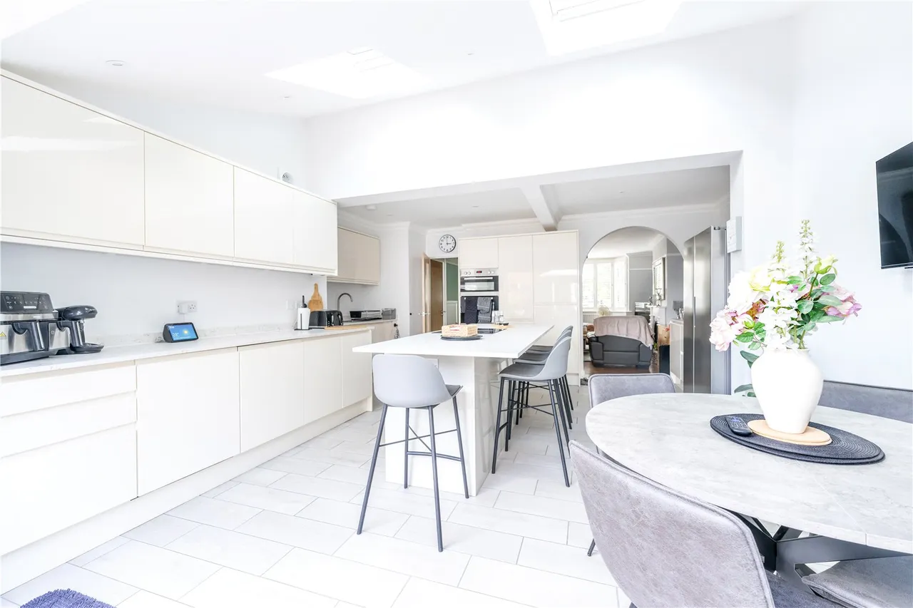 Heathcroft Avenue, Sunbury On Thames, TW16 7TN, photo 11