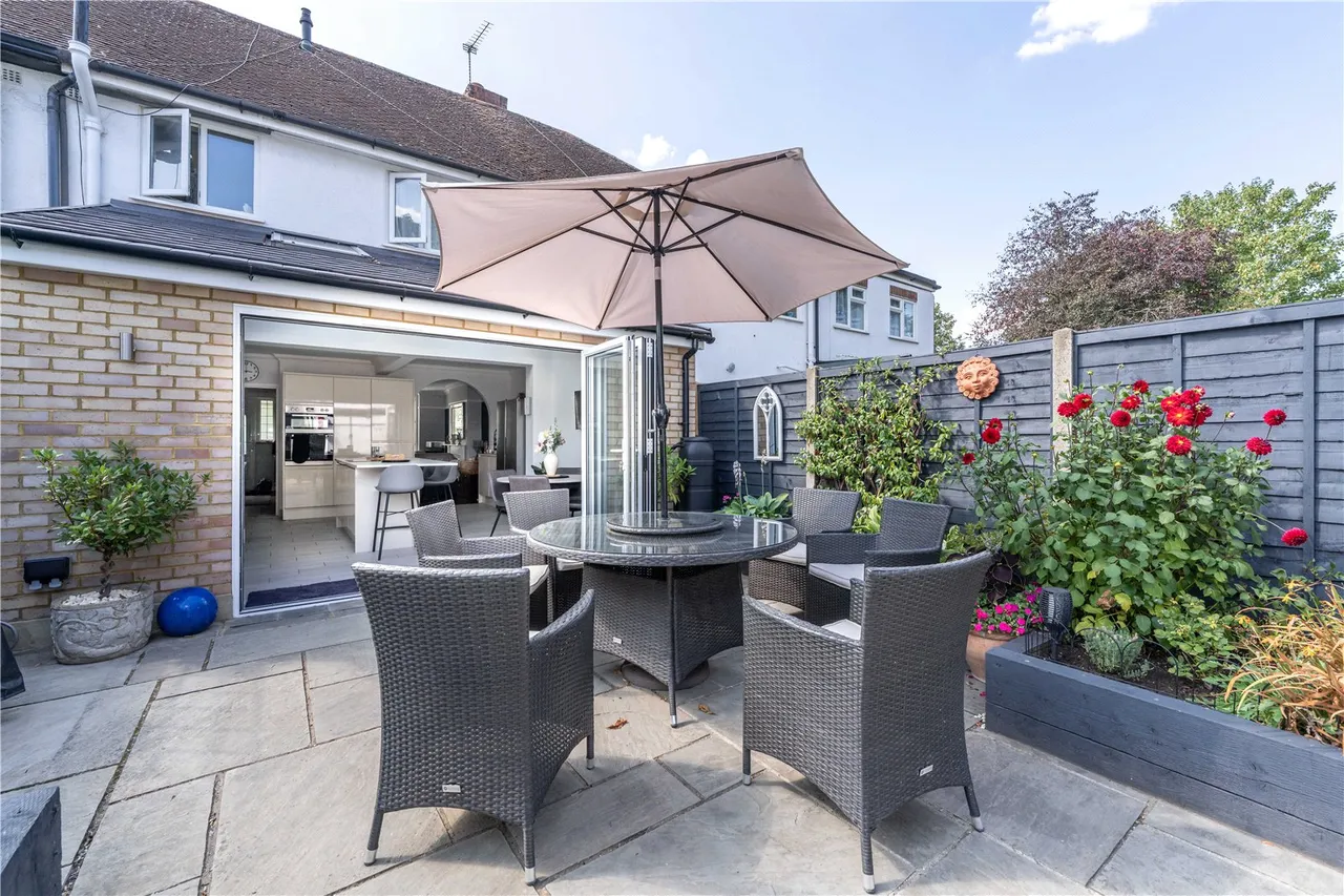 Heathcroft Avenue, Sunbury On Thames, TW16 7TN, photo 10