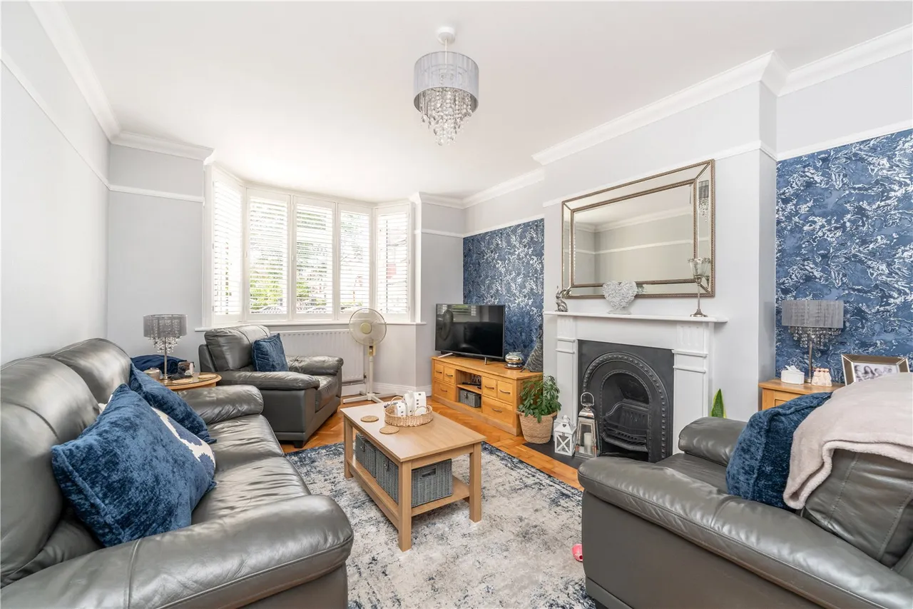 Heathcroft Avenue, Sunbury On Thames, TW16 7TN, photo 13