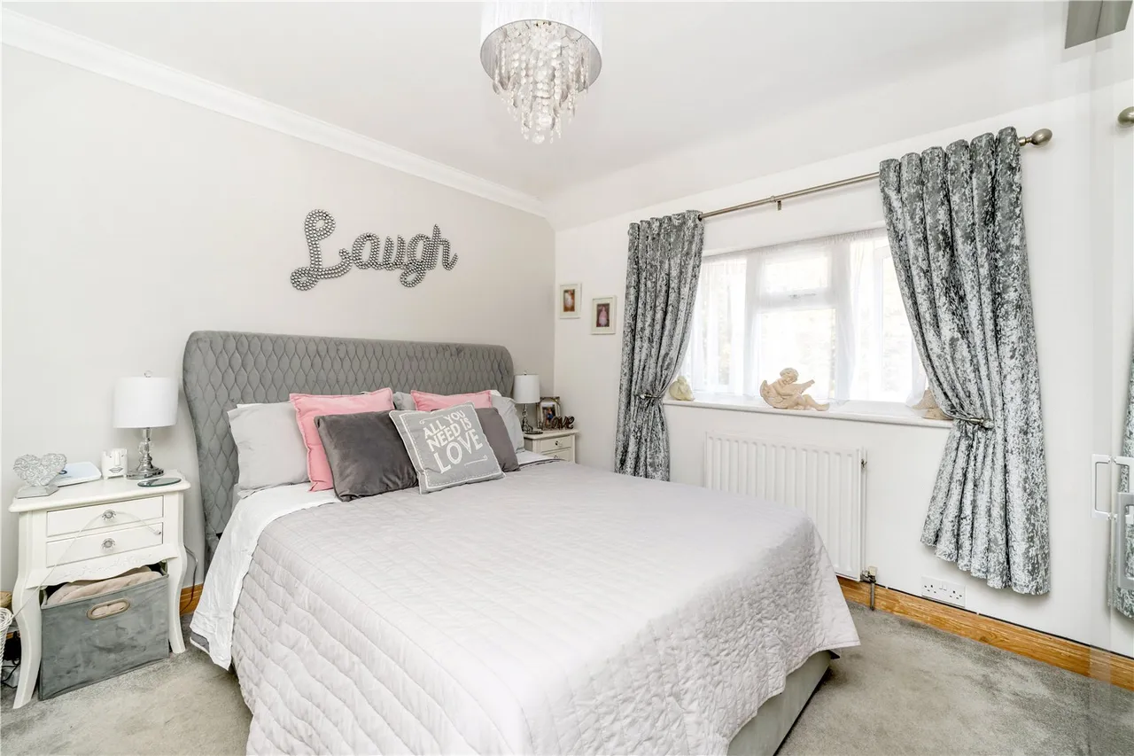 Heathcroft Avenue, Sunbury On Thames, TW16 7TN, photo 7