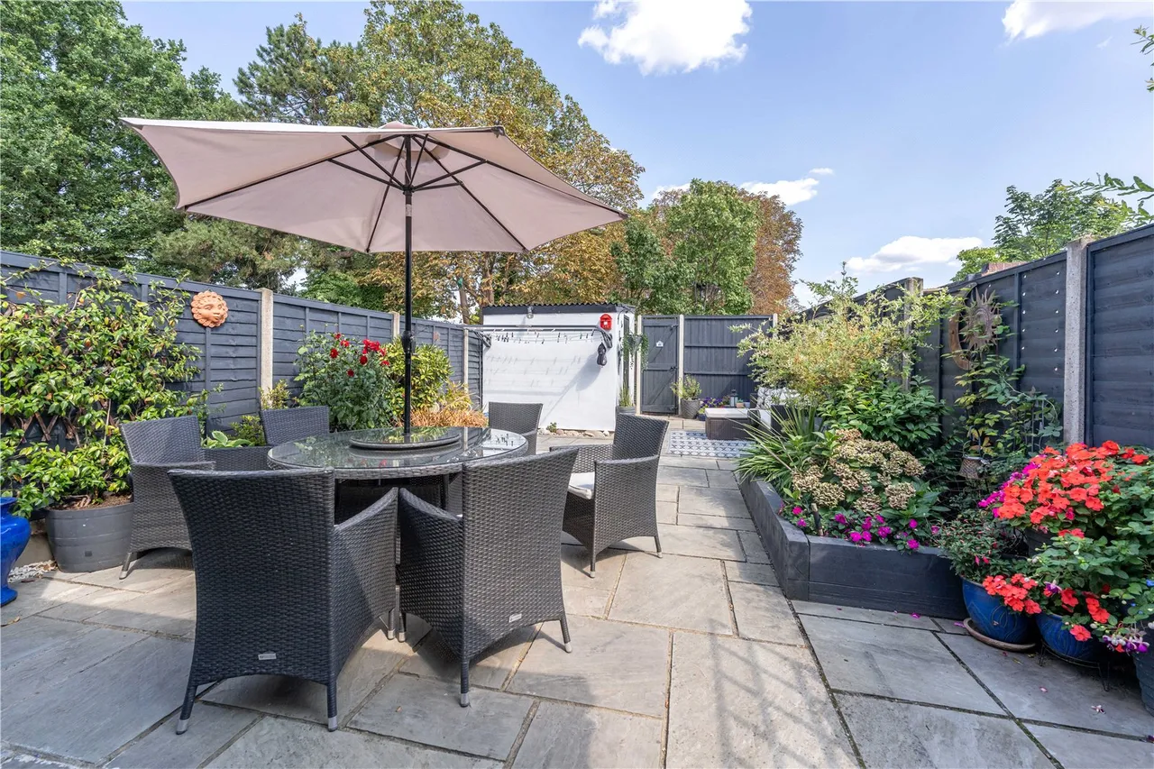 Heathcroft Avenue, Sunbury On Thames, TW16 7TN, photo 12